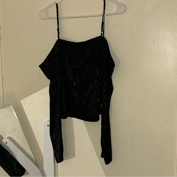 ASOS DESIGN Animal Print Cold Shoulder Blouse NWOT SZ 4 Small - Picture 8 of 12